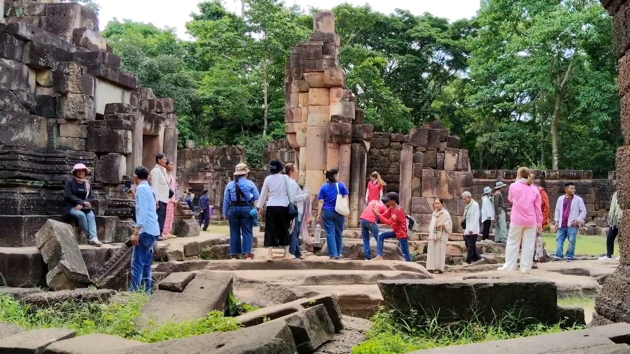 ถกทหารกัมพูชา ได้ 3 ข้อยุติ คุมนักท่องเที่ยวปราสาทตาเมือนธม จี้ตำหนิสาวเขมร