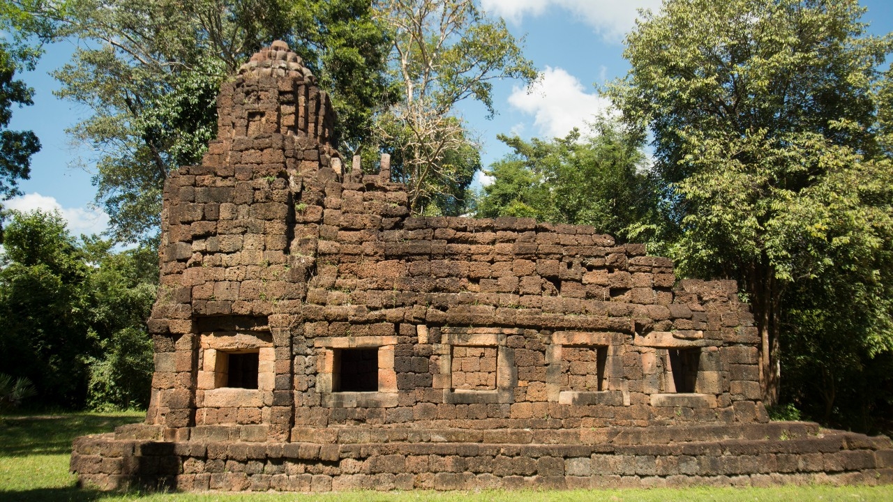 เปิดประวัติ "ปราสาทตาเมือนธม" จ.สุรินทร์ โบราณสถานดังแดนอีสานใต้