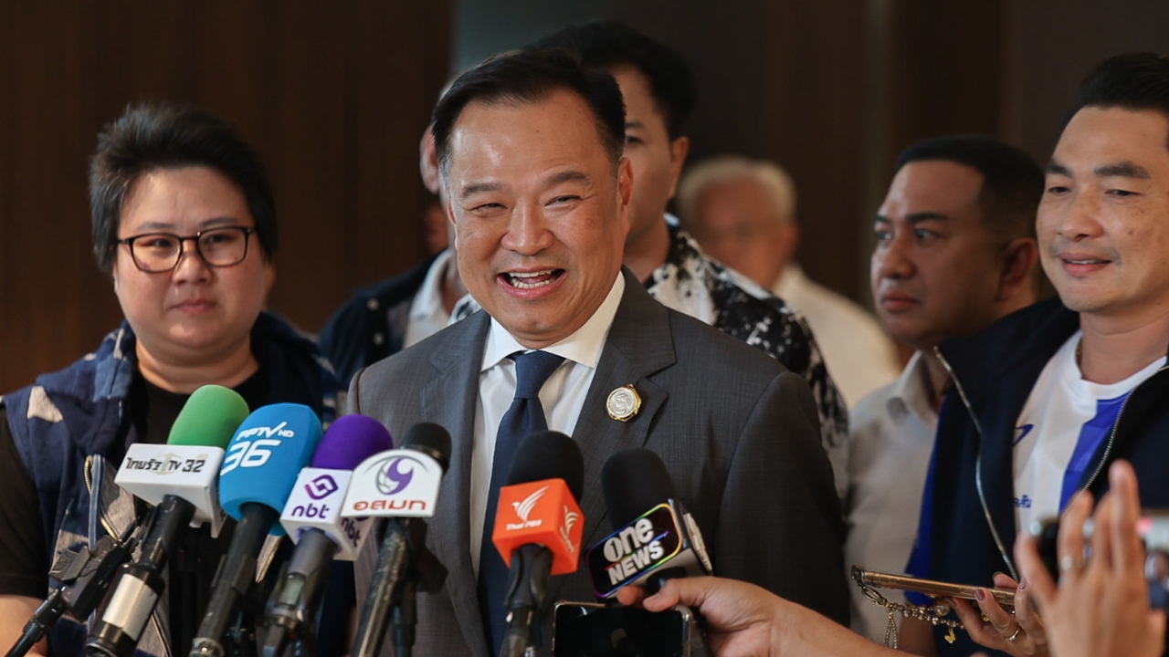 "เพื่อไทย - ทักษิณ" ดิสเครดิตภูมิใจไทย "อนุทิน" เปรย "อะไรก็กู" ยันทำงานซื่อสัตย์