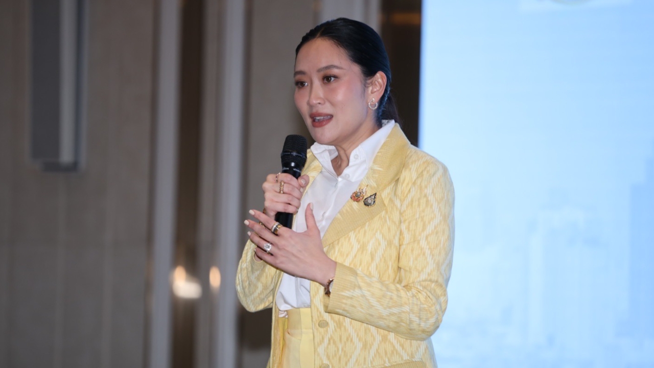 “อิ๊งค์” หวังได้กลับมารับใช้ประชาชน มั่นใจเสถียรภาพรัฐบาล