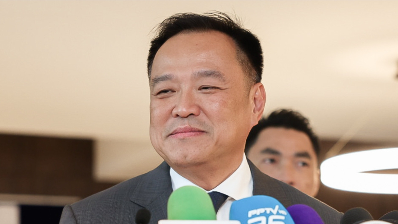 “อนุทิน” อุบบอกดูด “ตระกูลโล่สถาพรพิพิธ” ชี้ “เนวิน-พิพัฒน์” ไปยินดีสร้างมิตรภาพ