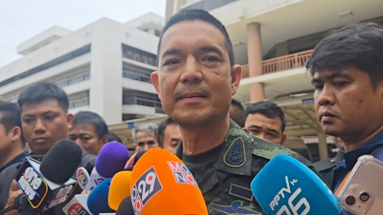 ทูตทหารกัมพูชาใบ้กิน หลังกองทัพให้ทูตทหาร 47 ประเทศเห็นกับตาว่ากับระเบิดเป็นของใหม่