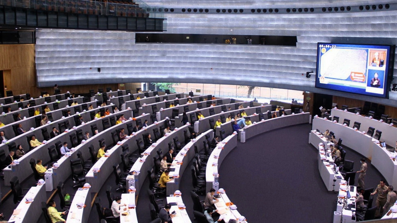 ประชุมสว. เดือด ก่อนลงมติให้ “สราวุธ” ผงาดนั่งตุลาการศาล รธน. แต่ปัดตก “สุธรรม”