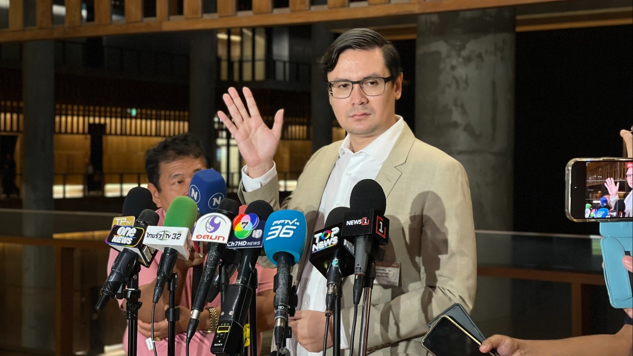 "โรม" ถามแรงเพื่อไทยต้องพึ่งบารมี "นายใหญ่"ประคองสถานการณ์เลยหรือ