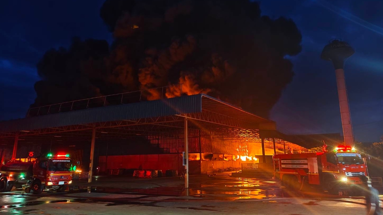 ไฟไหม้โรงงานผลิตยางพารา จ.บุรีรัมย์ ล่าสุดคุมเพลิงได้แล้ว เร่งหาสาเหตุ