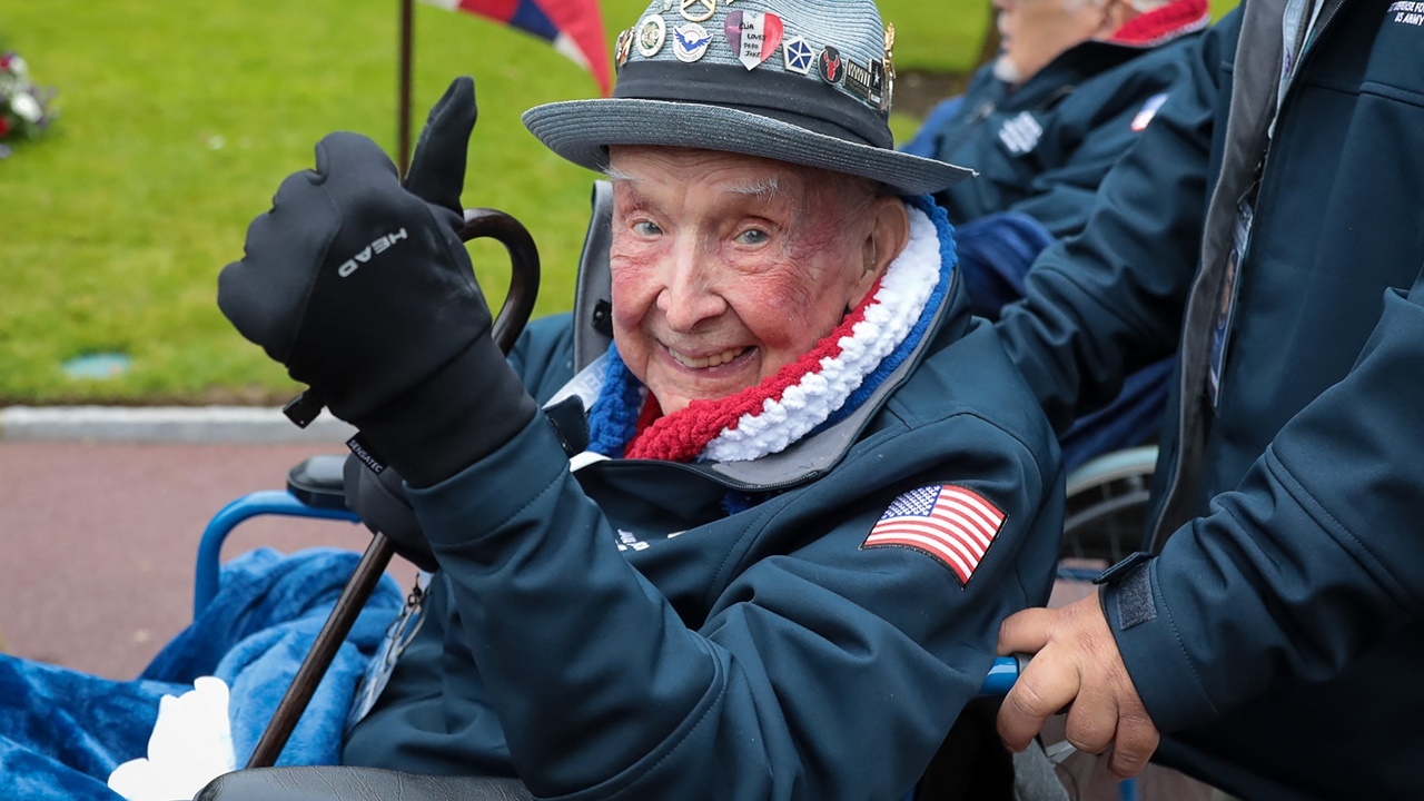 “ป๊ะป๋าเจค” ทหารผ่านศึกสงครามโลกครั้งที่ 2 คนดัง เสียชีวิตในวัย 102 ปี