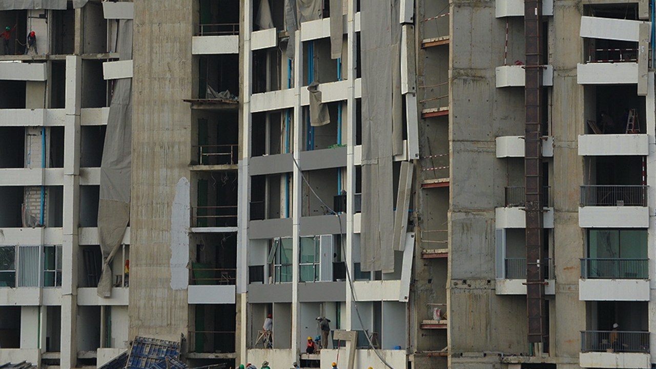 จาก 12,000 เหลือ 373 ยูนิต อะไรทำให้คอนโดฯ จากยุครุ่งเรือง สู่ยุคซบเซาที่สุดในรอบ 16 ปี 