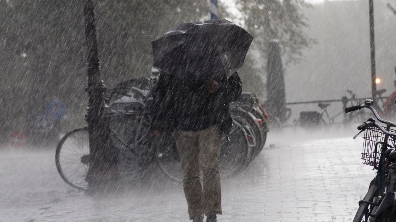 เตือนฉบับ 6 ฝนตกหนักถึงหนักมาก เช็กจังหวัดที่ได้รับผลกระทบ ระวังน้ำท่วมฉับพลัน
