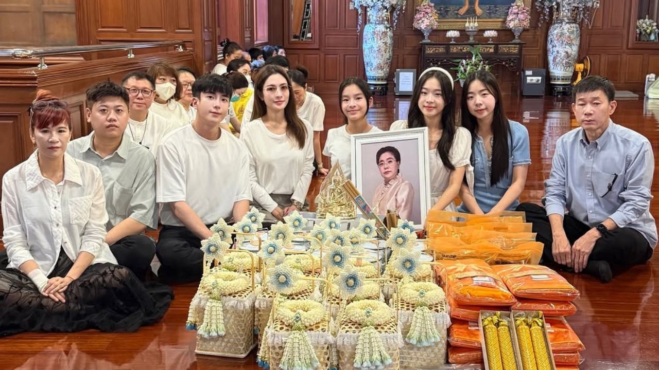 นนกุล พาครอบครัวทำบุญ คุณแม่เพ็กแฮ จากไปครบ 50 วัน แอฟ ทักษอร ร่วมงานด้วย