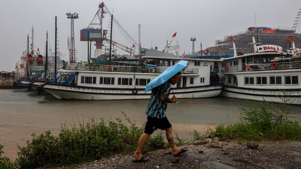 เวียดนามเร่งรับมือ “พายุวิภา” จ่อขึ้นฝั่งเช้าวันอังคาร หวั่นทำน้ำท่วม-ดินถล่ม