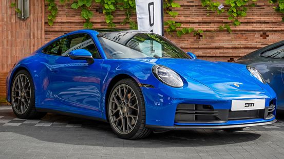 ปอร์เช่พลิกโฉมรถสปอร์ตระดับตำนาน 911 กระหึ่มขุมพลัง T-Hybrid ใหม่สมรรถนะสูง
