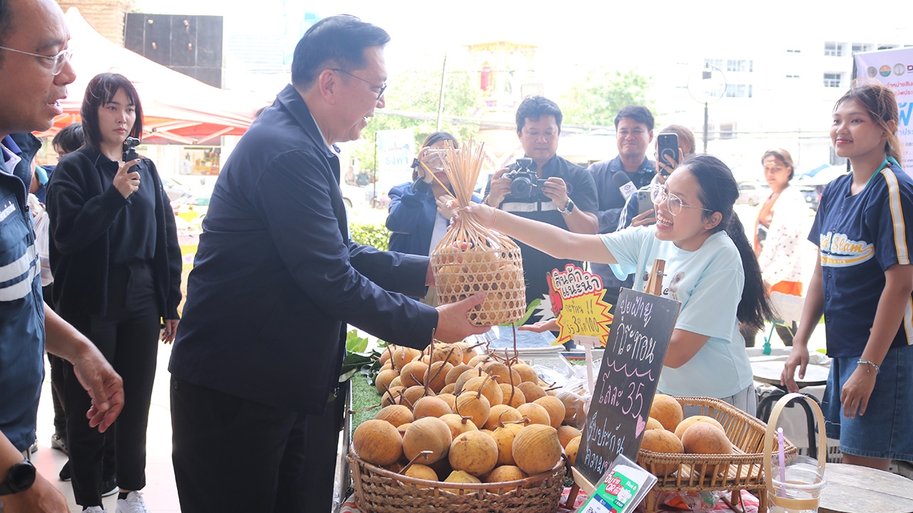 รมว.พาณิชย์ นำทีมลงพื้นที่สระแก้ว เร่งเยียวยาผลกระทบจากการปิดด่านไทย-กัมพูชา