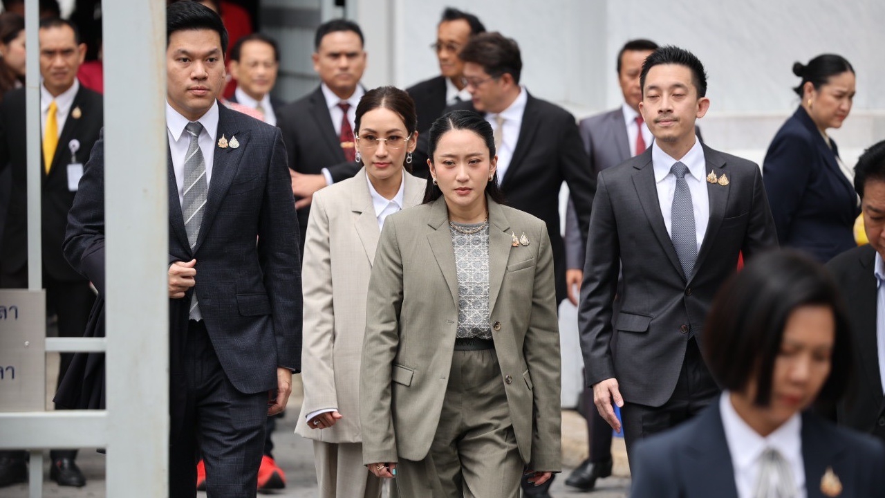 วินาที ศาลฎีกาฯ สั่งบังคับโทษ "ทักษิณ" เจ้าตัวเครียด "แพทองธาร" กอดให้กำลังใจ