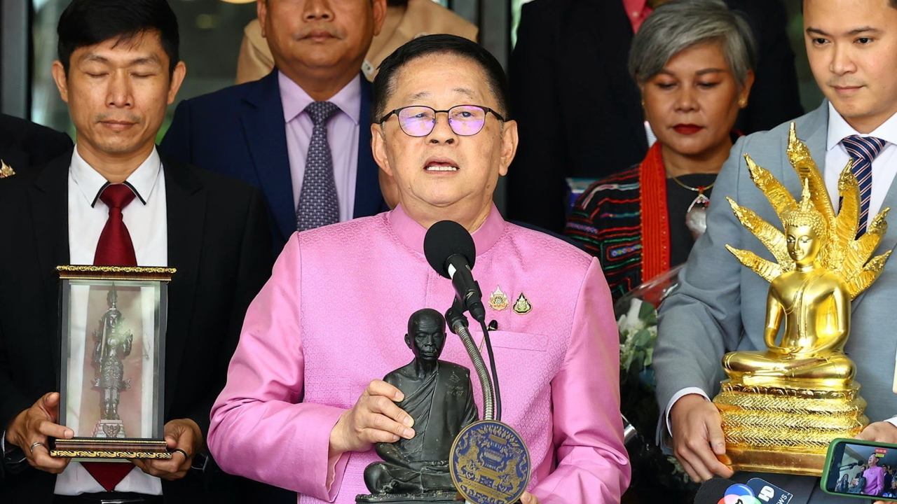 ครม. นัดสุดท้ายเงียบเหงา- “ประเสริฐ” อุ้มหลวงพ่อคูณกลับบ้าน