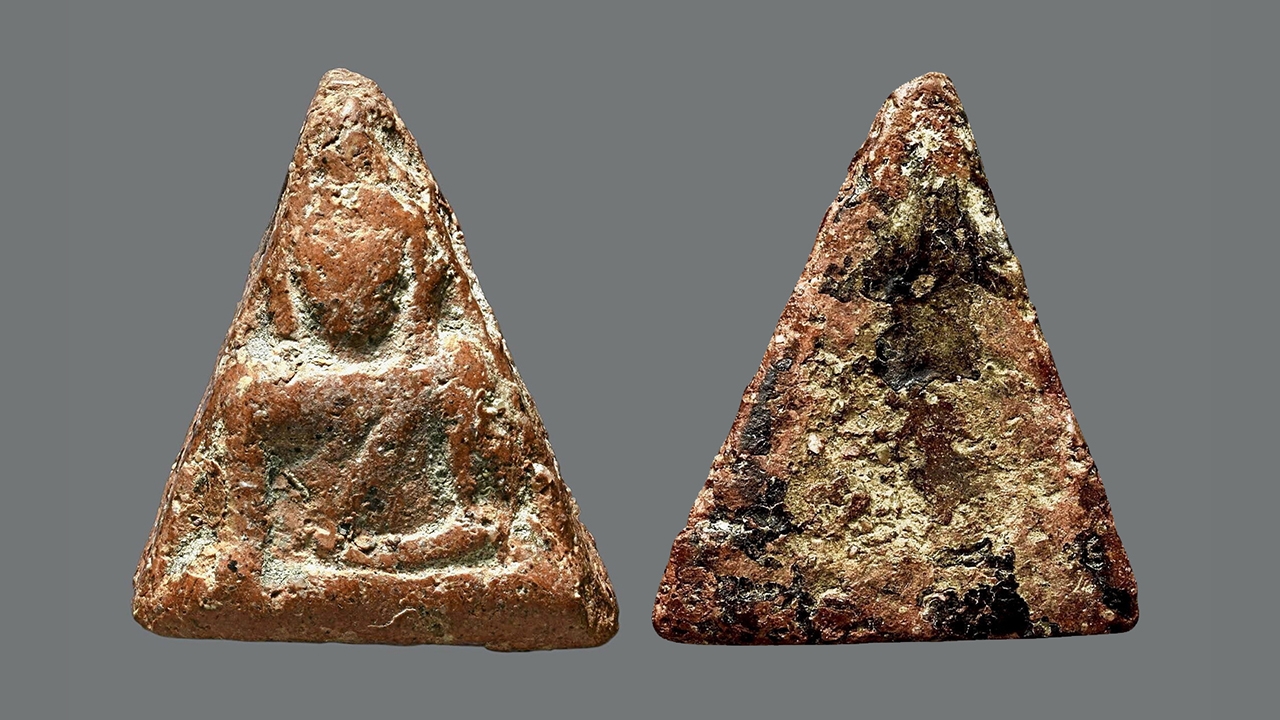 พระนางพญา พิมพ์สังฆาฏิ วัดนางพญา ฟอร์มทรง สวยสมบูรณ์เดิมๆ ราคาเปิดหลักแสน