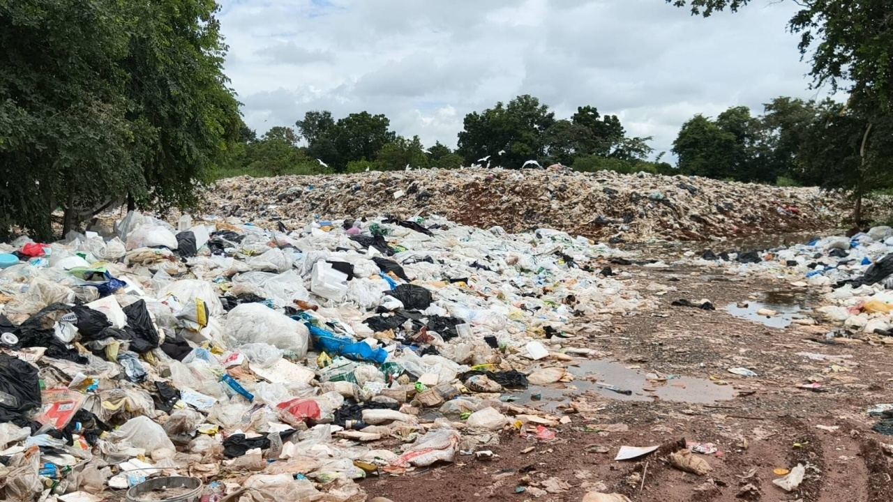 ชาวบ้านนากลาง วอนเร่งกำจัดขยะทับถมนับ 10 ปี กระทบการใช้ชีวิต-ที่ทำกิน