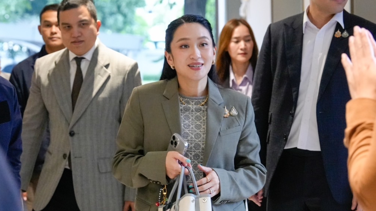 “อิ๊งค์” ไม่รู้ “ทักษิณ” นั่งรถตู้ราชทัณฑ์ไปไหน บอกเพิ่งออกจากห้องประชุม