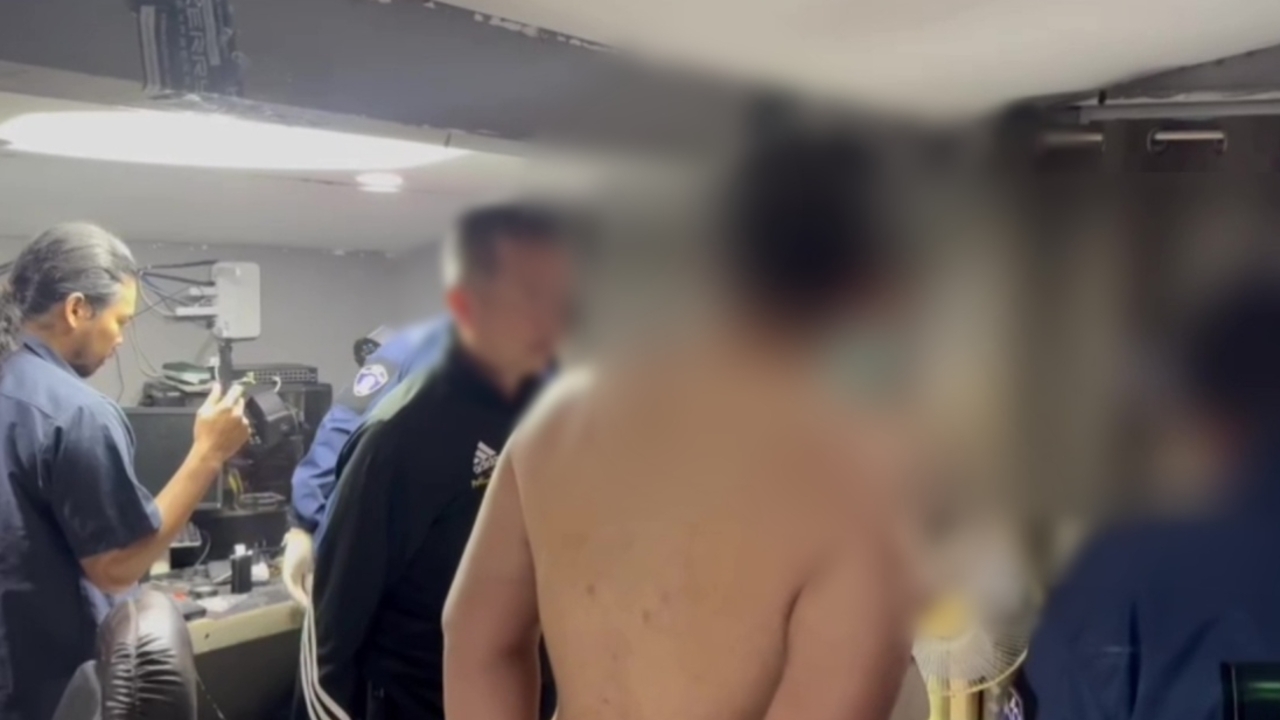 ตำรวจบุกรวบ "Sex Creator" หนุ่มวัย 34 เสพไอซ์ทำคลิปลามกลงโซเชียล