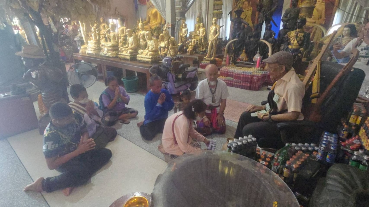 บุญสนองแม่บ้าน ช่วยทำความสะอาดวัด 10 ปี ได้โชคถูกรางวัลที่ 1 รับ 6 ล้าน