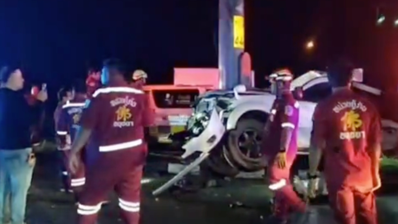 สุดเศร้า "พยาบาลสาว" เข้าช่วยอุบัติเหตุรถชนเสาไฟ ช็อกพบ "แฟนหนุ่ม" เสียชีวิต