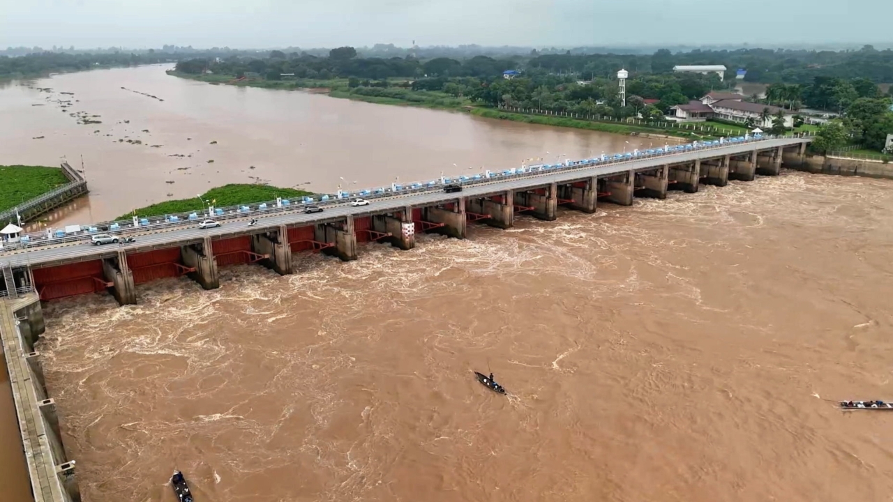 รัฐบาลเตือน 10 จว.ภาคกลาง-กทม. เฝ้าระวังระดับน้ำในแม่น้ำเจ้าพระยาเพิ่มสูงขึ้น