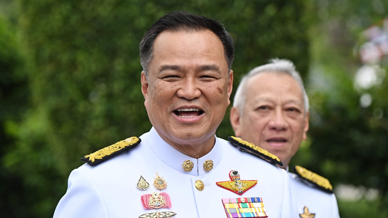 “อนุทิน” รับพระบรมราชโองการโปรดเกล้าฯ แต่งตั้งเป็นนายกรัฐมนตรีคนที่ 32 แล้ว