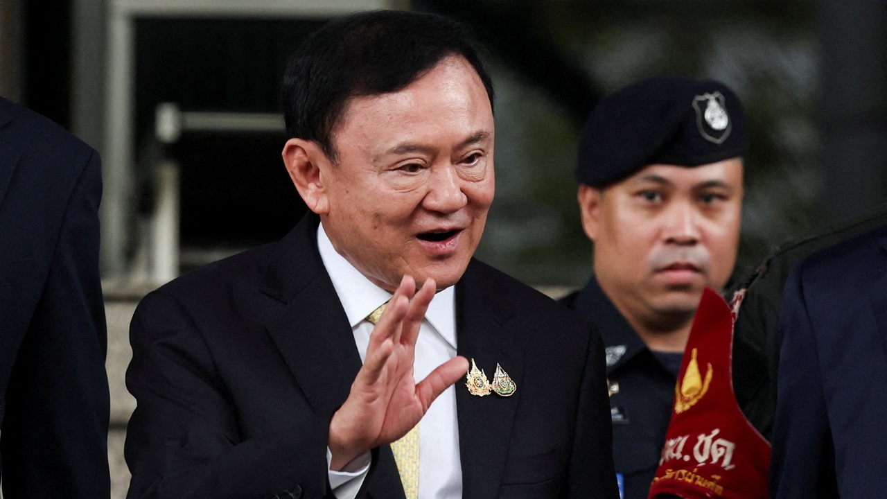 คาด “ทักษิณ” กลับไทยวันนี้ หลังพบเครื่องบินออกจากดูไบแล้ว