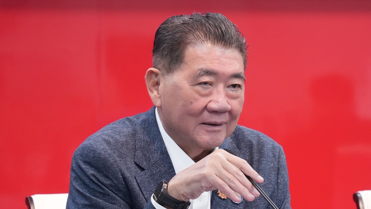 “ภูมิธรรม” จ่อเยี่ยม “ทักษิณ” ยกวีรบุรุษประชาธิปไตย สะเทือนใจภาพในชุดนักโทษ