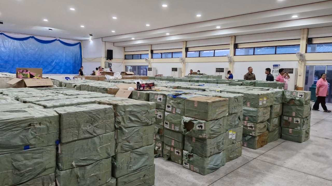 บุกทลายลอตใหญ่ คลังเก็บ "บุหรี่ไฟฟ้า" ในตึกเช่า จ.สระบุรี มูลค่ากว่า 100 ล้าน