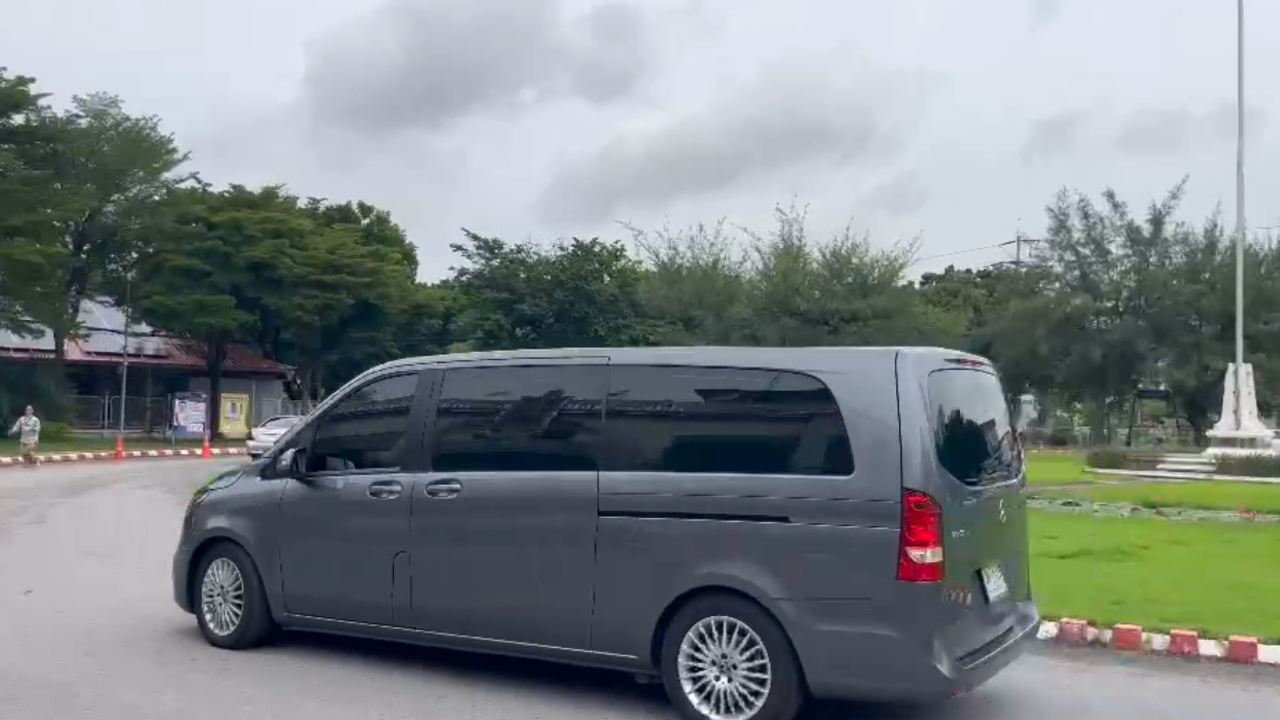 ทนายยังไม่กำหนดเข้าเยี่ยม "ทักษิณ" พบรถตู้เบนซ์เข้าพื้นที่เรือนจำคลองเปรม