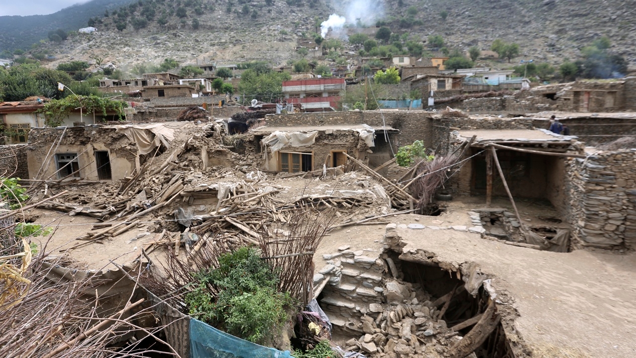 แผ่นดินไหว 5.2 เขย่าอัฟกานิสถานซ้ำ ขณะที่ยอดตายพุ่ง 1,400 ศพ