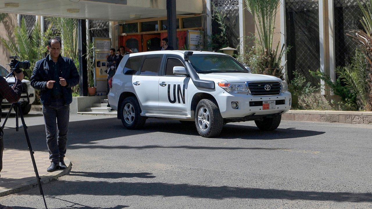 กบฏฮูตีบุกสำนักงาน UN ในเยเมน หลังนายกรัฐมนตรีถูกสังหาร