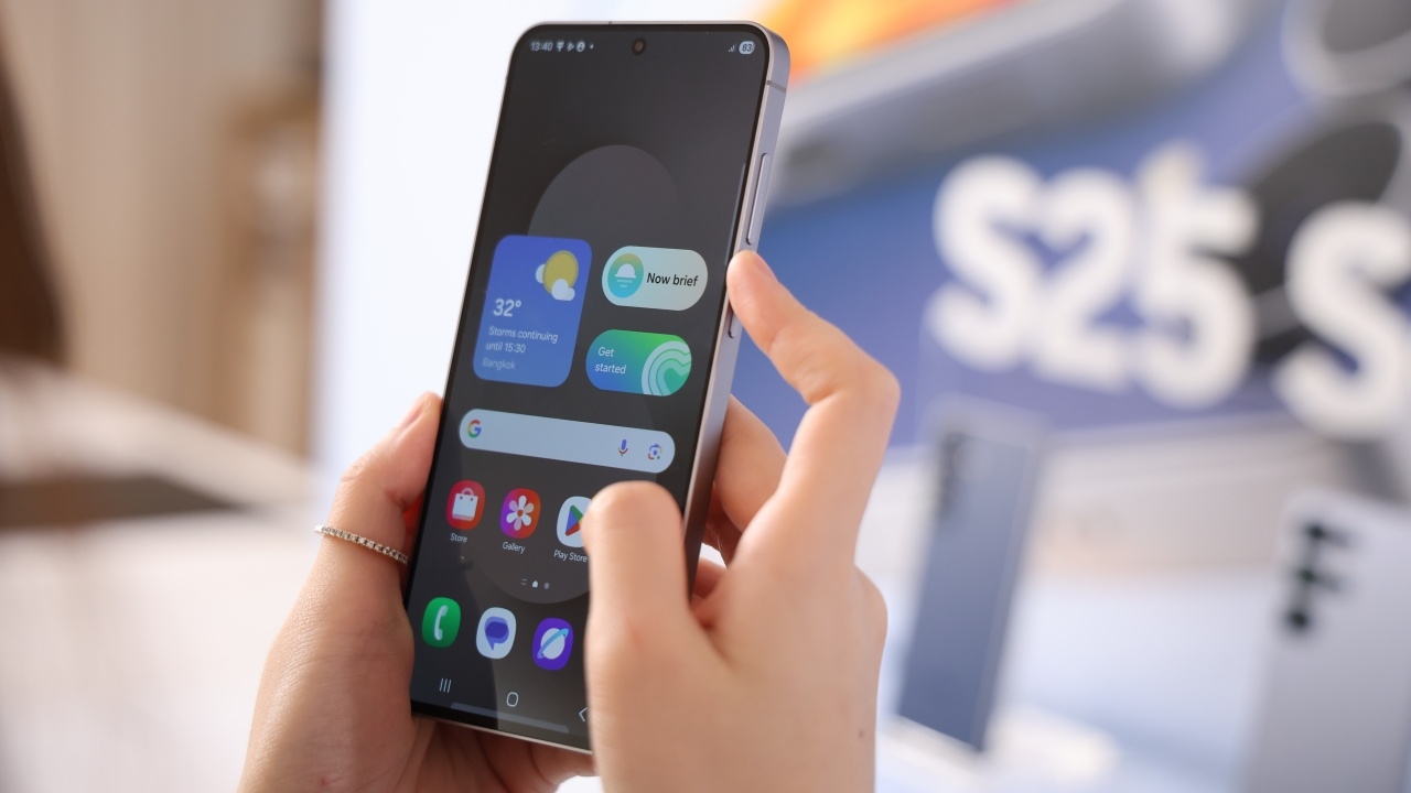 สัมผัสแรก Galaxy S25 FE น้ำหนักเบา 190 กรัม แบต 4,900mAh มาพร้อมชิป Exynos 2400