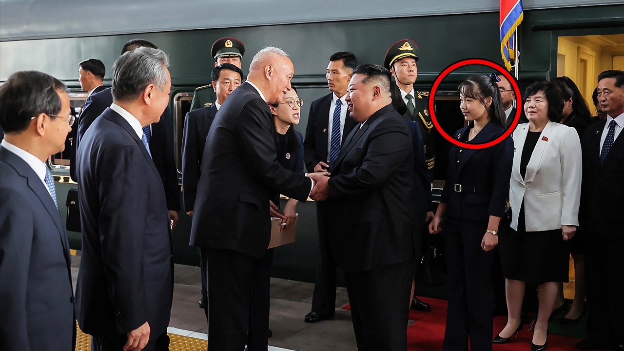 ลูกสาว "คิม จองอึน" ร่วมทริปจีน จุดกระแสการถูกวางตัวสืบทอดอำนาจเป็นผู้นำหญิงคนแรกของเกาหลีเหนือ