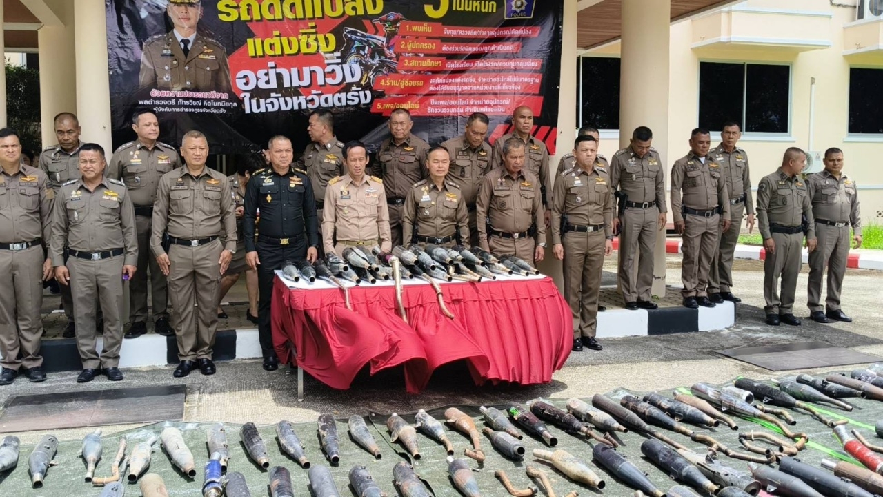 ตรังลุยหนัก ปราบรถแต่งซิ่ง-ท่อดัง ยึดกว่าพันคัน บดทำลายท่อซิ่งกว่า 900 ชิ้น