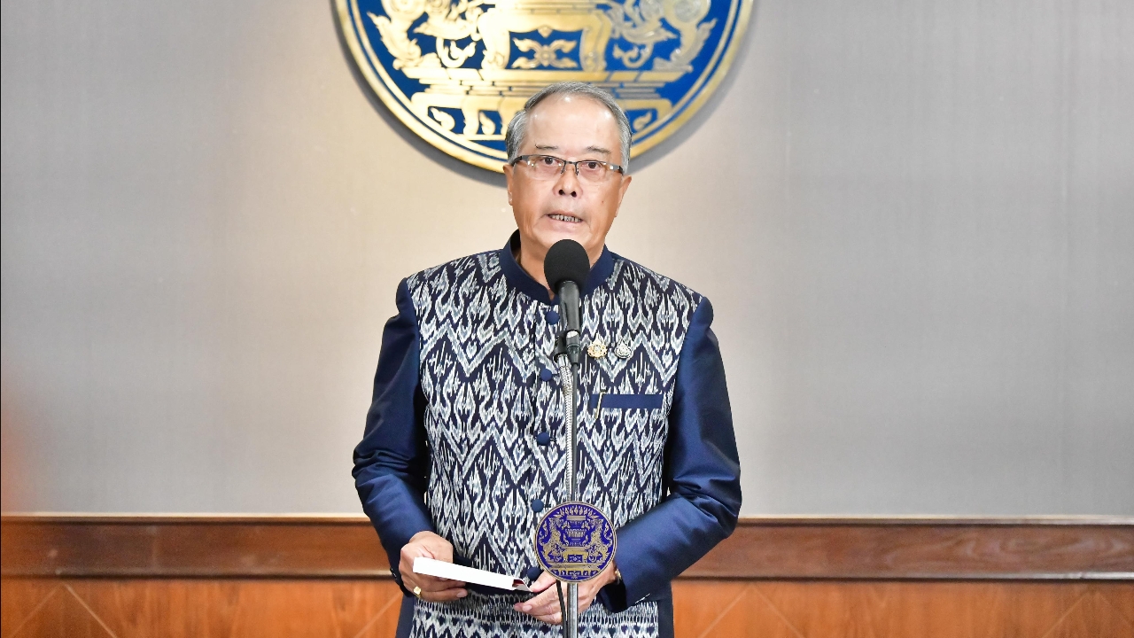 ครม. แต่งตั้ง 15 ขรก. การเมือง "ชูศักดิ์" ยันที่ประชุมไม่ได้ถกเรื่องยุบสภา