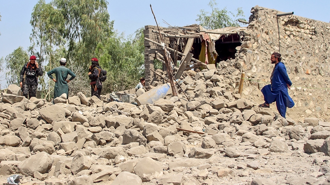 เหยื่อแผ่นดินไหวอัฟกานิสถานทะลุ 800 ศพ บาดเจ็บเฉียด 3,000 คน