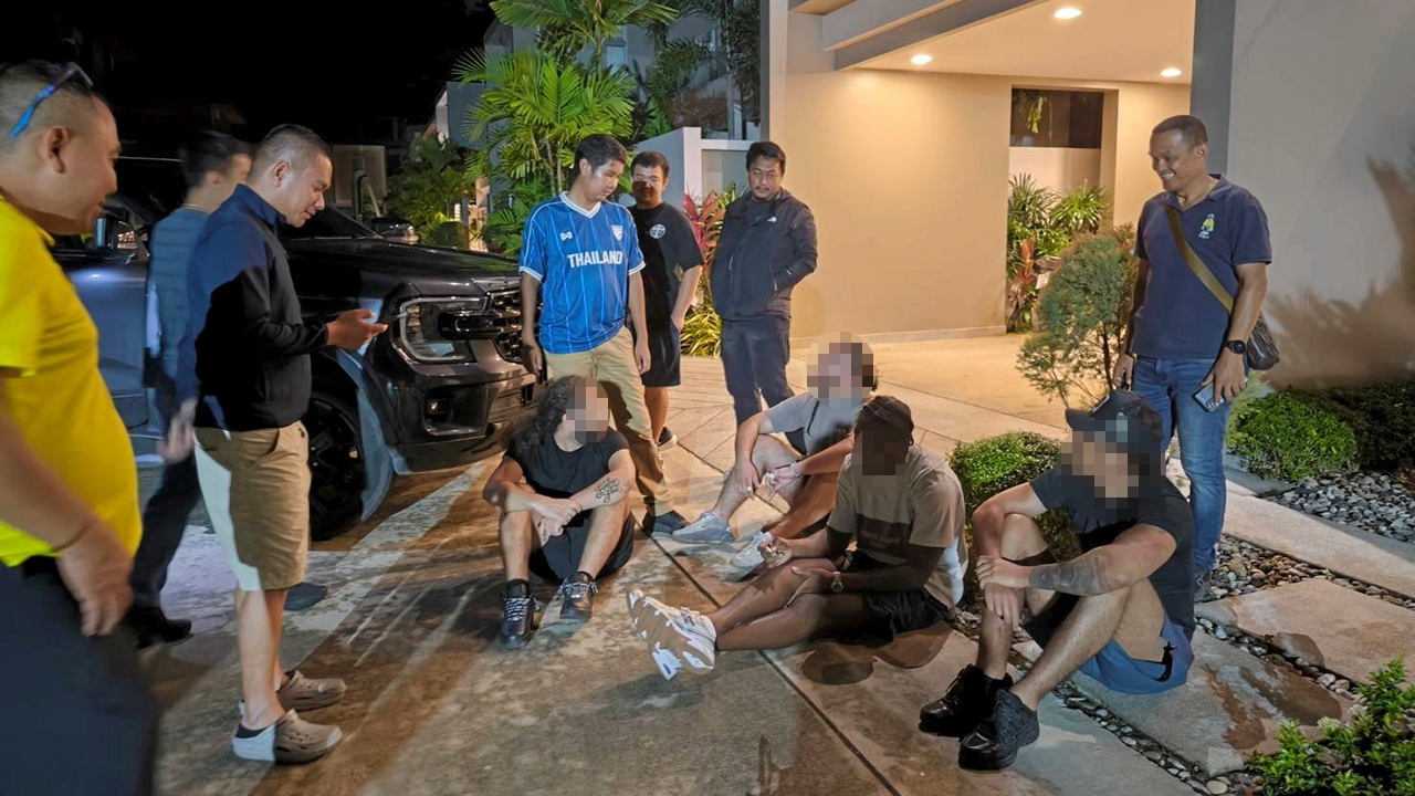 ลากคอยกแก๊ง 4 โจรอังกฤษ ปล้นฝรั่งมะกัน ปลดนาฬิกาหรู