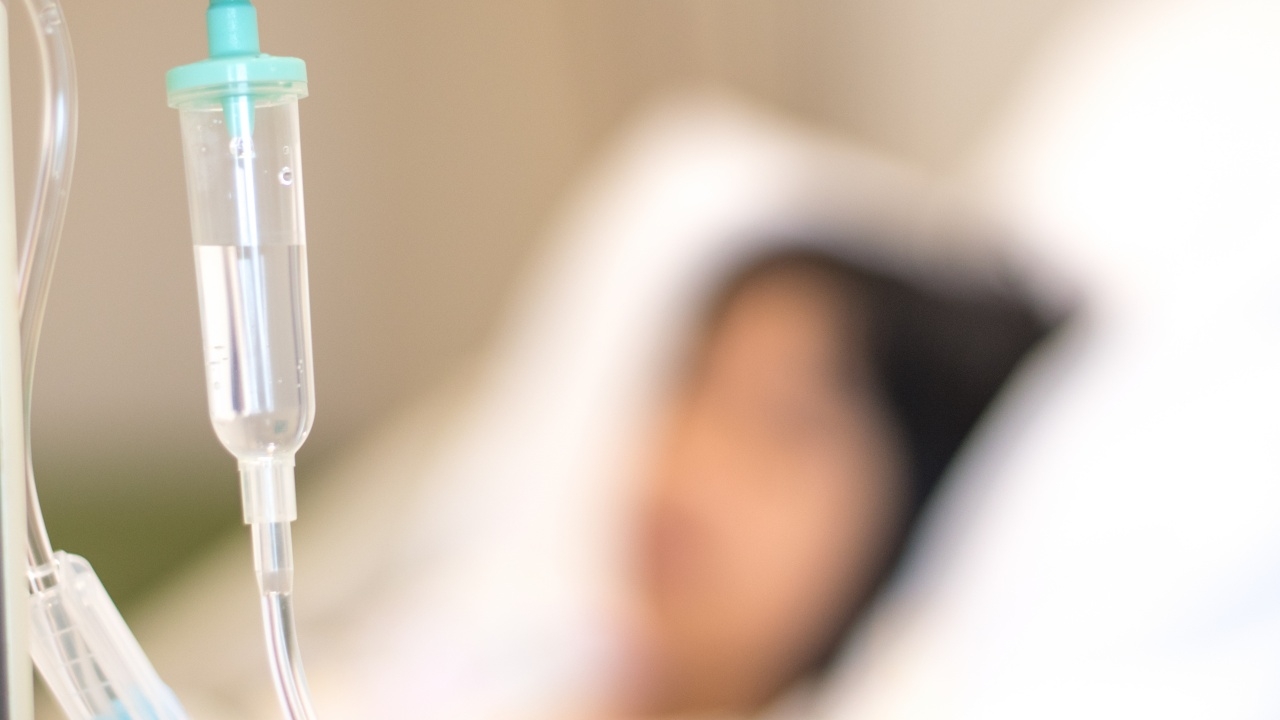 ทีมแพทย์ รพ.มหาราชนครเชียงใหม่ ผ่าตัด 20 ชั่วโมง ต่อมือ ด.ญ. 14 ถูกมีดฟันขาดสำเร็จ