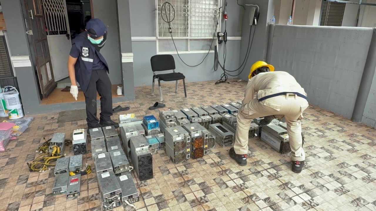 ทลายเหมืองบิตคอยน์ 25 จุดในธัญบุรี ลอบใช้ไฟหลวง ความเสียหายปีละ 50 ล้านบาท
