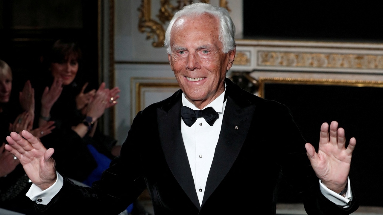 จอร์โจ อาร์มานี นักออกแบบแฟชั่นระดับโลก เสียชีวิตแล้วในวัย 91 ปี