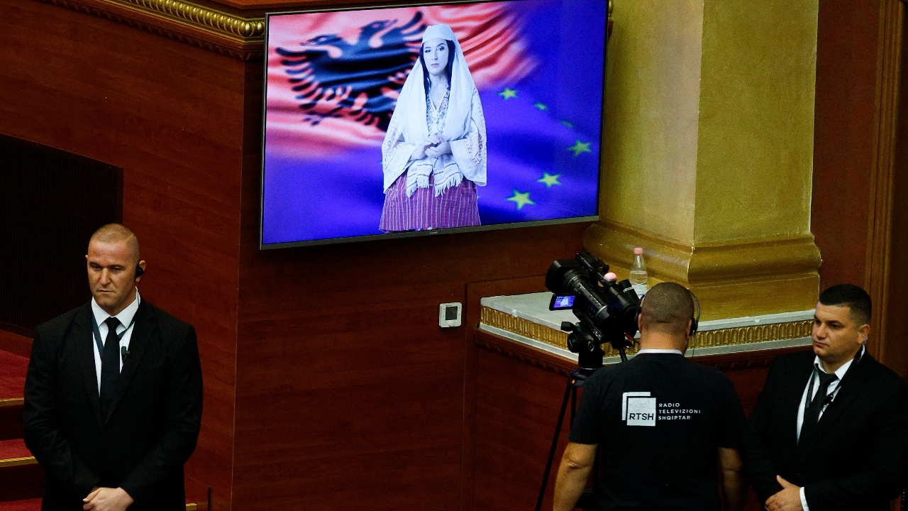 รัฐมนตรีเอไอ อัลเบเนีย ขึ้นแถลงนโยบายต่อรัฐสภาครั้งแรก