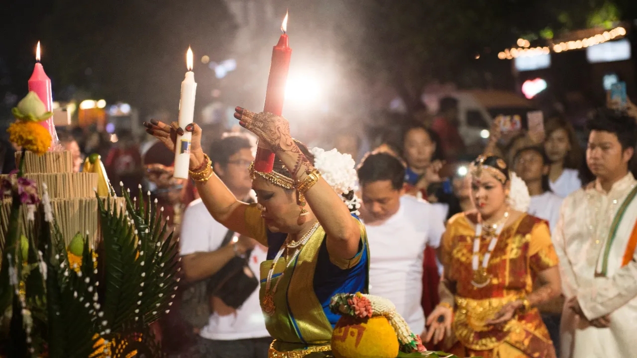 งานนวราตรี 2568 วัดแขก สีลม เช็กกำหนดการพิธีแห่ พร้อมวิธีเดินทาง