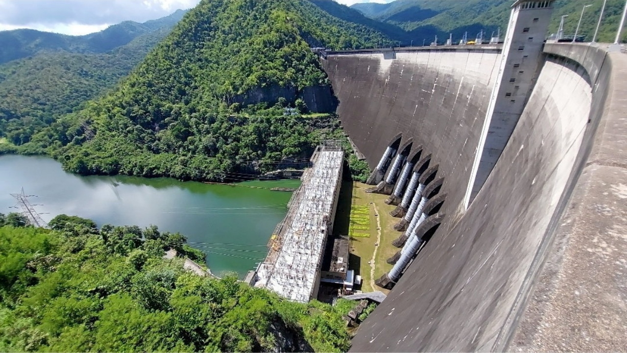 สทนช. สั่งเร่งระบายน้ำลงอ่าวไทย คงอัตราการระบายน้ำเขื่อนภูมิพล ลดผลกระทบน้ำท่วม