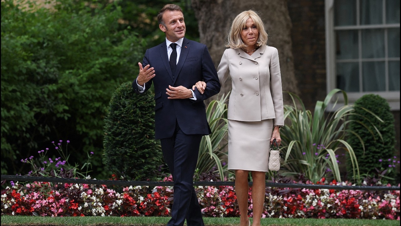 "มาครง" เตรียมยื่นหลักฐานทางวิทยาศาสตร์ พิสูจน์ "สุภาพสตรีหมายเลขหนึ่ง" คือผู้หญิง