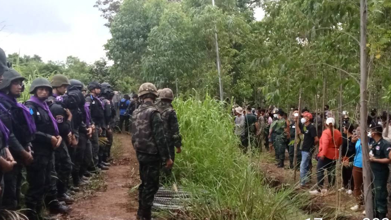  บ้านหนองหญ้าแก้ว กระสุนยาง-แก๊สน้ำตา ปราบม็อบกัมพูชา หลุมพลางปฏิบัติการมวลชน