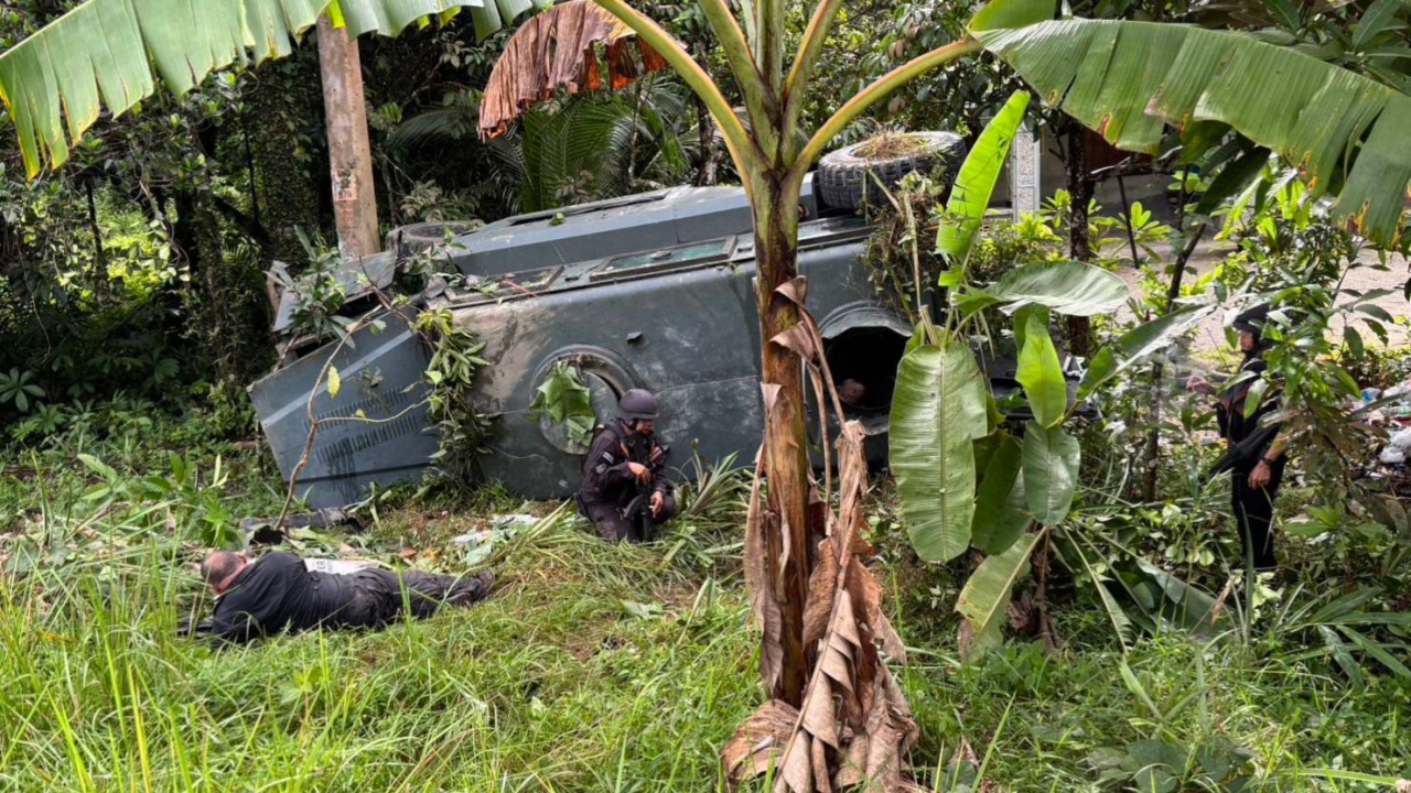 นราธิวาสเดือด ลอบวางระเบิด รถหุ้มเกราะ ทหารพรานเจ็บ 4 นาทีชีวิต ตั้งสติสุ่มยิงเข้าป่า