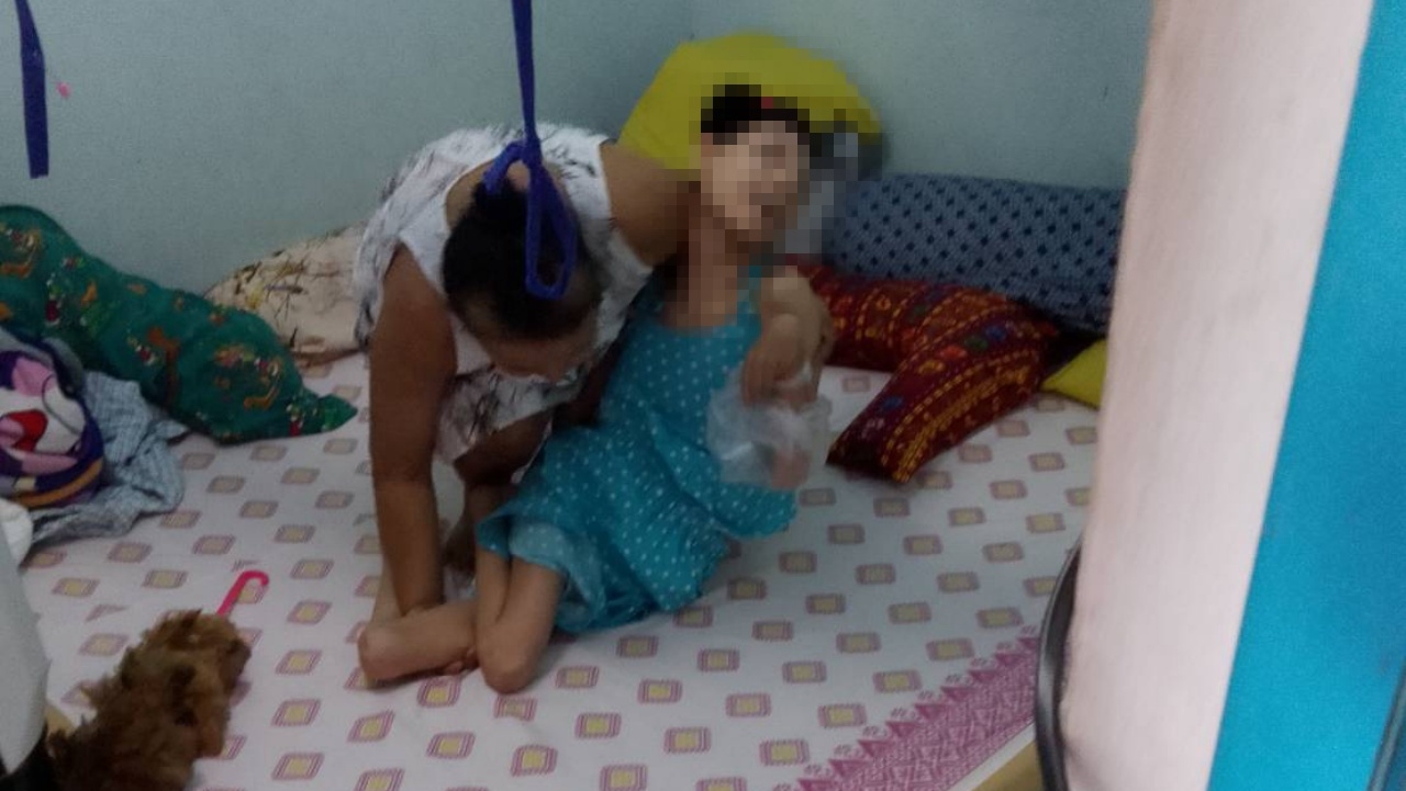 ​วอนช่วยครอบครัว สาว 29 ป่วยพิการทางสมอง ติดเตียง ช่วยเหลือตัวเองไม่ได้