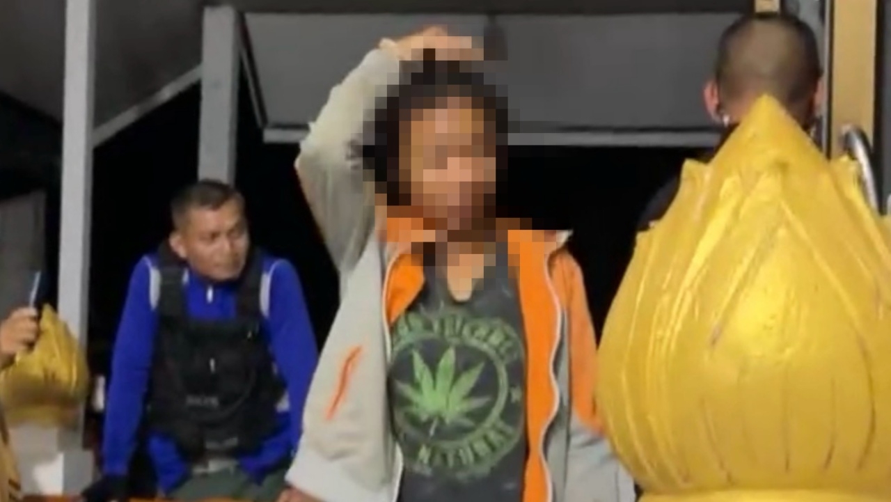 ชาวบ้านล้อมกุฏิเจ้าอาวาส หลังสีกาย่องเข้ามากลางดึก อ้างแค่มาถวายเห็ด