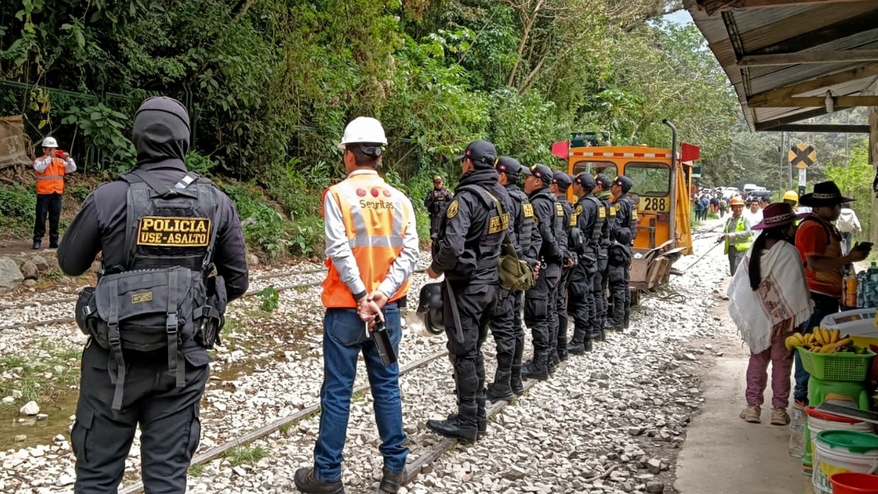 เปรูเร่งอพยพนักท่องเที่ยวกว่า 1,400 คนติดค้างมาชูปิกชู หลังผู้ประท้วงปิดทางรถไฟ